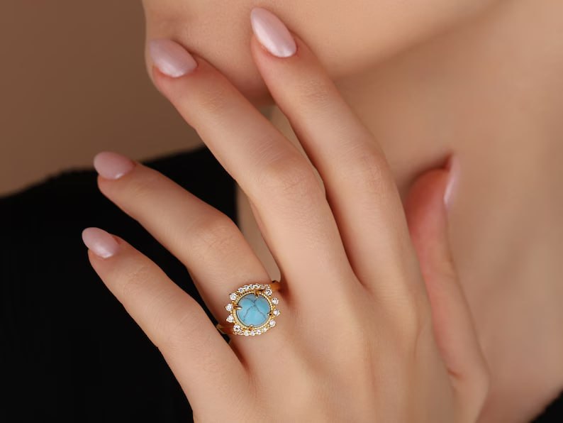 سنگ فیروزه نیشابوری اصلی ۷.۵ قیراتی سه ضلعی ۲۴۰۴۱۵